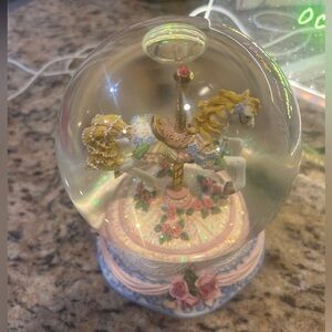 Music Box Company: Blonde Carousel Horse Musical Snow Globe